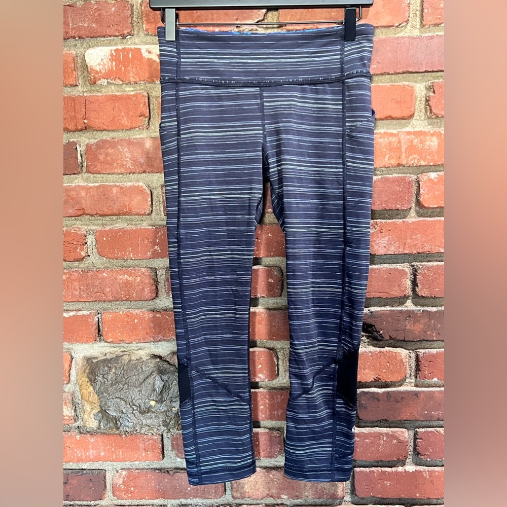 Lululemon Athletica Women’s crop legging mesh‎ detail navy/black stripes size 6